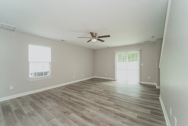 Foto del edificio - 9139 Simonton Dr