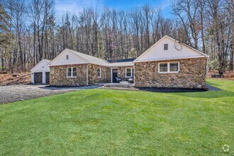 Building Photo - 45 Westledge Rd