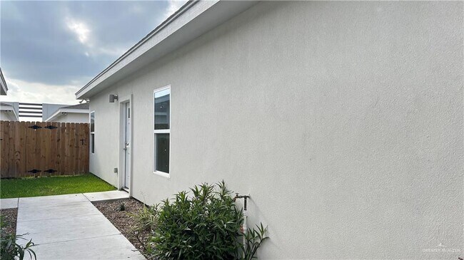 Building Photo - 5007 N Dahlia St