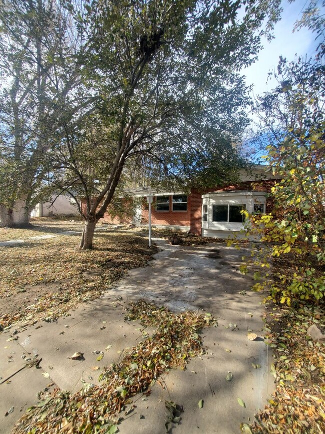 Foto del edificio - Spacious Ranch Style 4 BR Available in Aug...