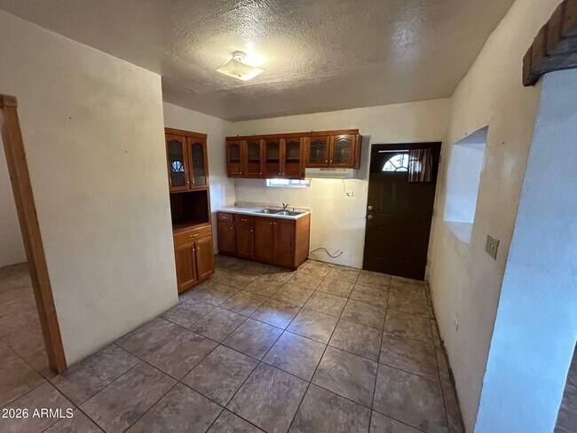 Foto del edificio - 1418 E 8th St