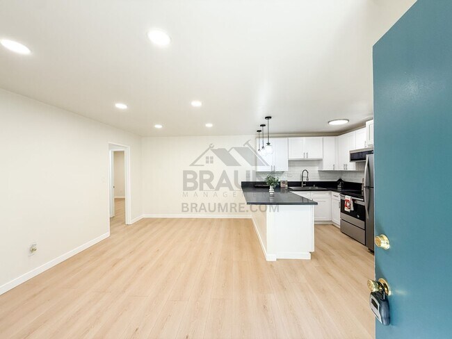 Foto del edificio - 5611 Fulcher Ave