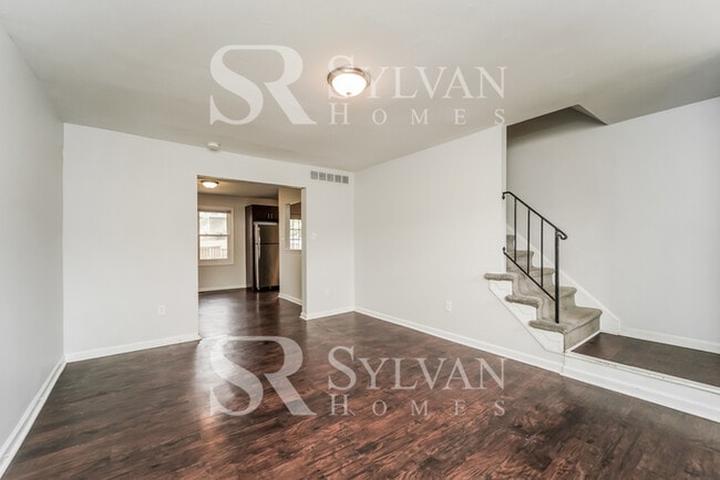 Building Photo - This highly desirable 4 bedroom, 2 bathroom home is ready for your personal touch!