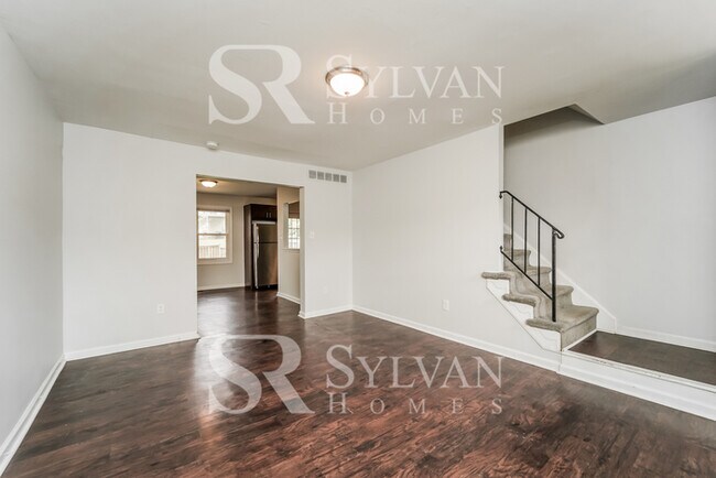 Foto del edificio - This highly desirable 4 bedroom, 2 bathroom home is ready for your personal touch!