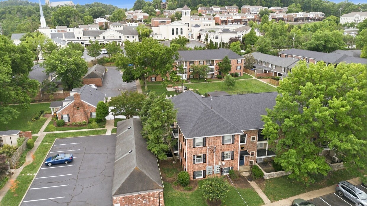 Updated condo in the heart of Green Hills! - Updated condo in the heart of Green Hills!