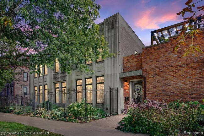 Building Photo - 627 W Alexandrine St