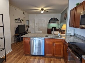 Building Photo - 860 N Orange Ave