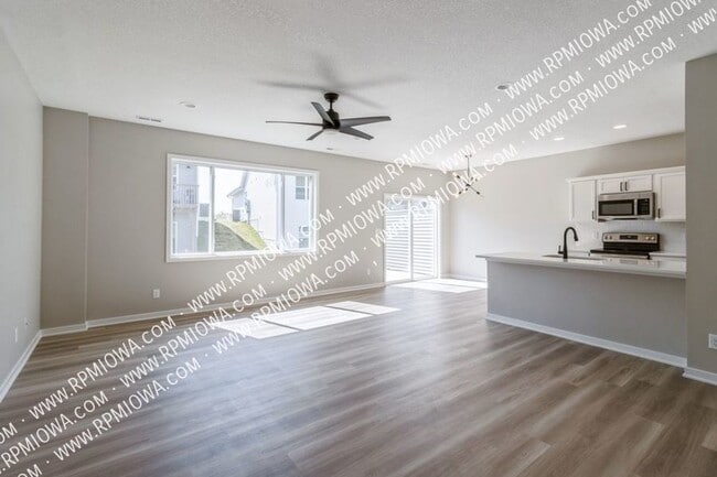 Building Photo - 5695 Buckthorne Dr