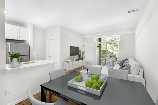 Interior Photo - Columbia Court