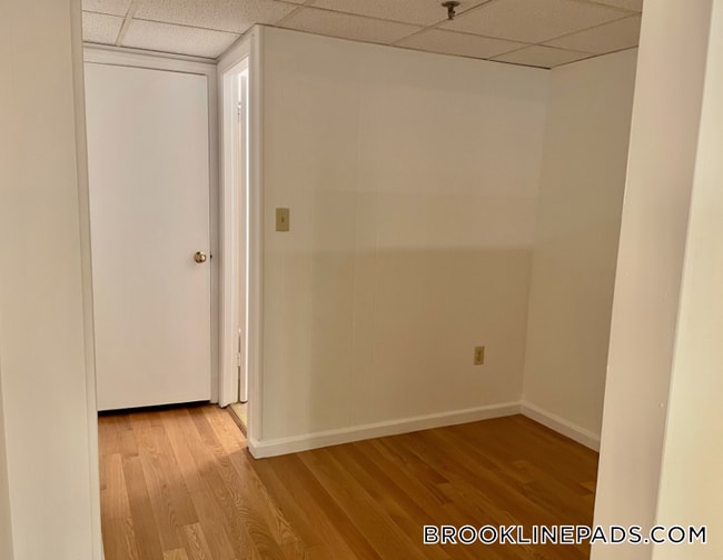 Building Photo - 1077 Beacon St