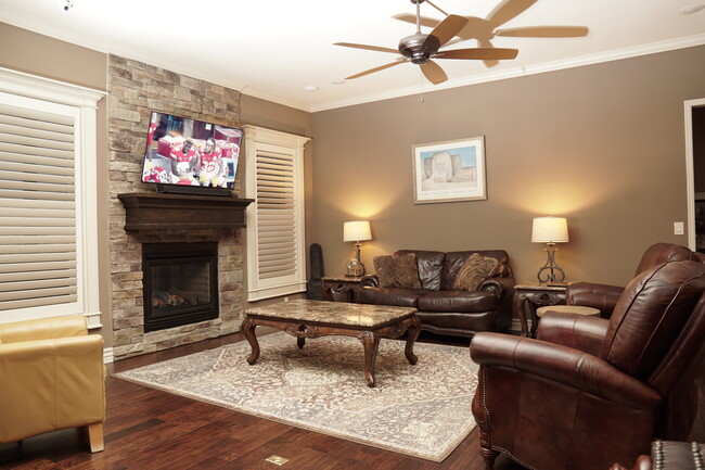 Great Room - 16545 Hardy St