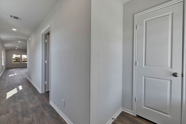 Foto del edificio - Beautiful newly built rental home availabl...