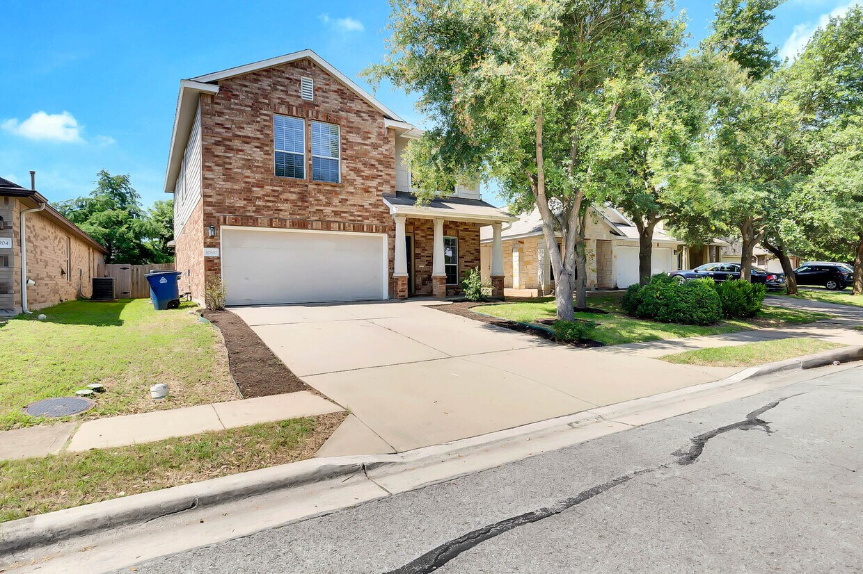 Foto principal - 10900 Gerald Allen Loop