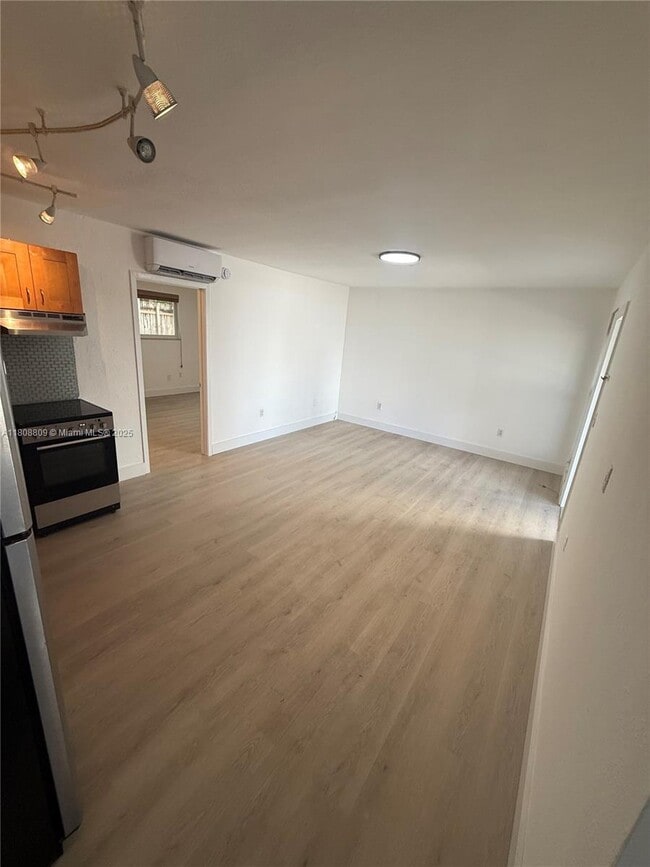 Building Photo - 3071 SW 27th Ave