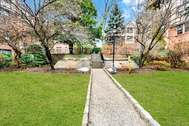 Foto del edificio - 7 Greenridge Ave