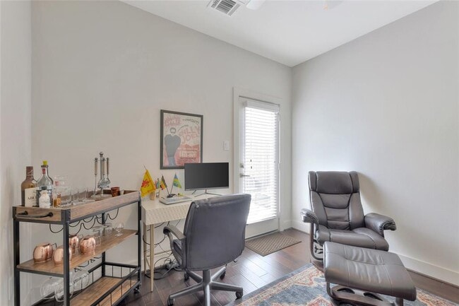 Building Photo - 3210 N MacGregor Way
