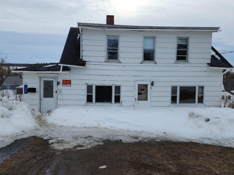 Primary Photo - 110 Pondview St