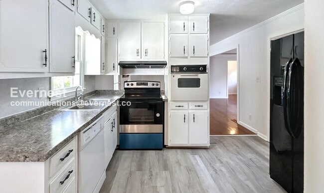 Building Photo - 5151 Vivid Dr SW