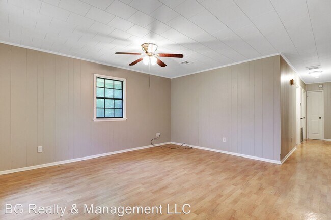 Building Photo - 3 br, 1 bath House - 104 Bonnabel Cir