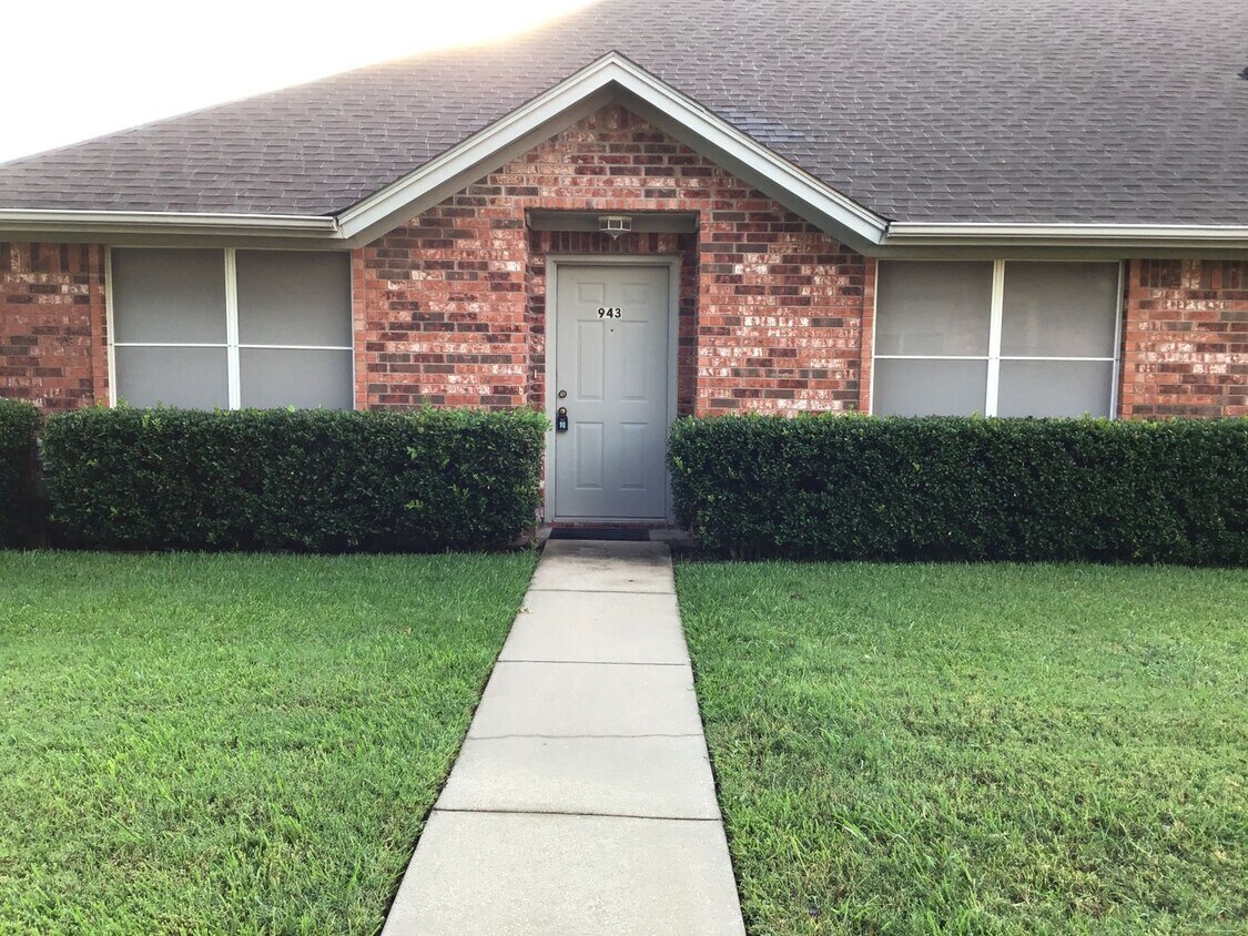 Foto principal - 2/2/2 LAWNCARE INCLUDED - near Hospital Di...