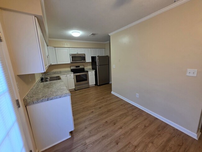 Foto del edificio - 3 BR 1.5 Bath Townhome located off Cedar road