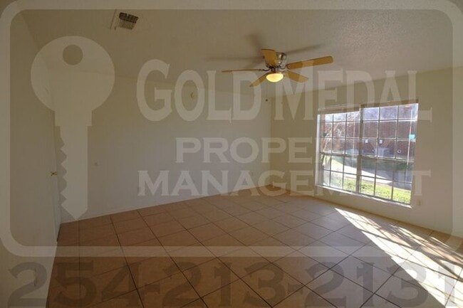Building Photo - 1803 Cedarhill Dr