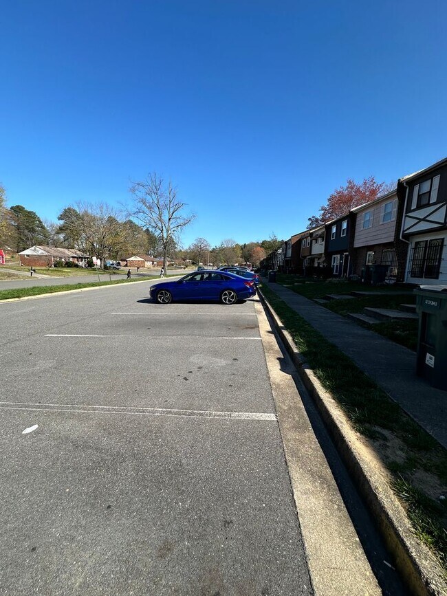 Foto del edificio - Henrico County Townhouse! 3 beds, 1.5 bath...