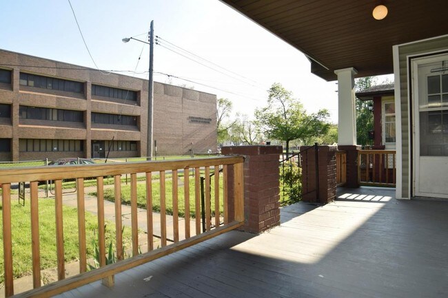 Building Photo - 1616 Castle Avenue #Down