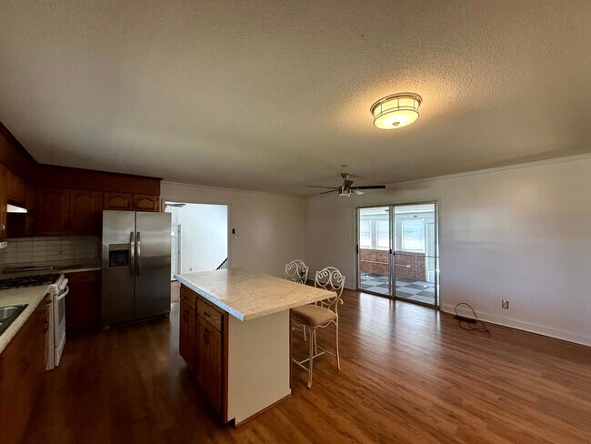 Building Photo - 6441 Kincross Ave