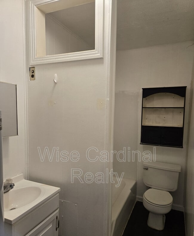 Foto del edificio - 1106 E Broadway St