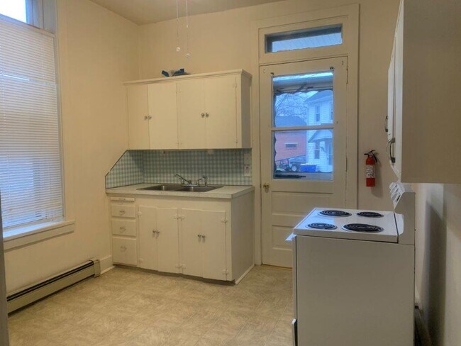 Foto del edificio - 1st Floor 1 Story 1 Bedroom 1 Bathroom Apa...
