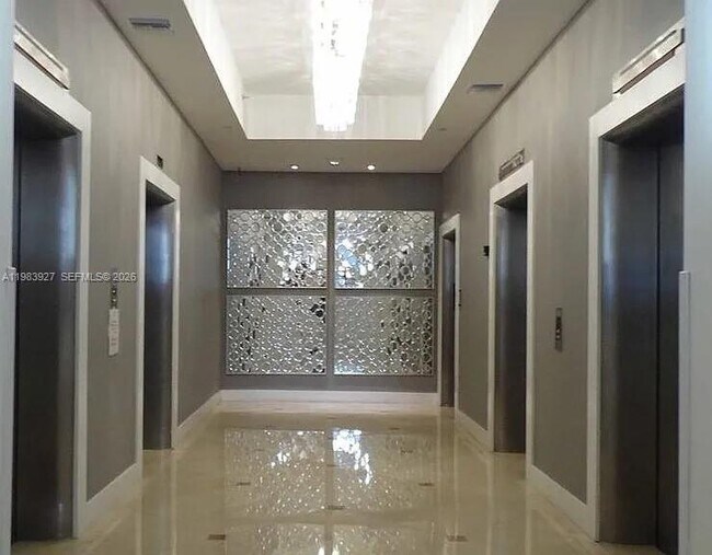 Foto del edificio - 100 Lincoln Rd