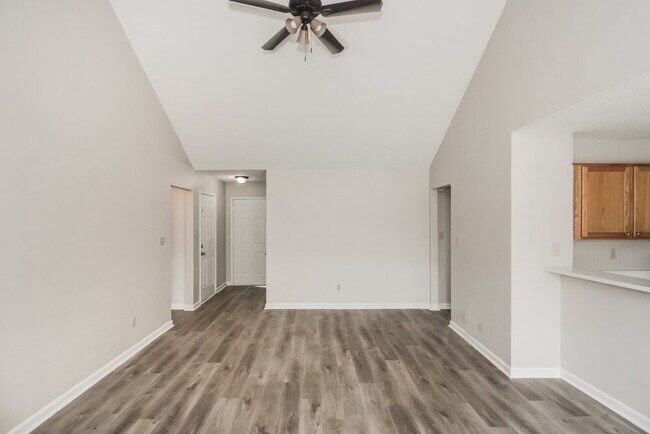 Foto del edificio - 6987 Country Walk Dr