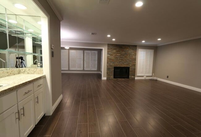 Building Photo - 2842 River Birch Dr