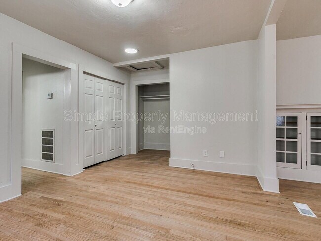 Foto del edificio - 943 East Dr