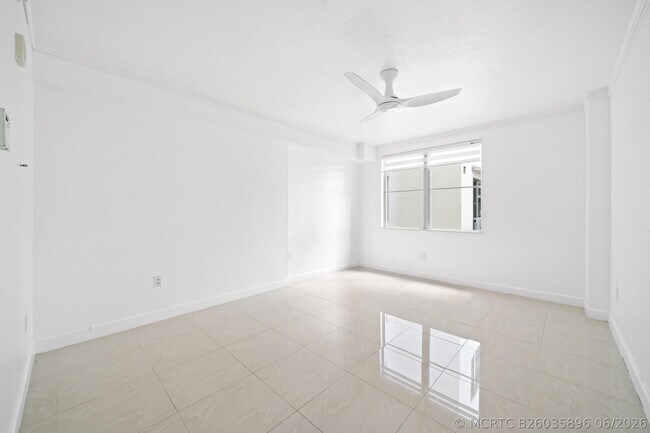 Building Photo - 1830 Radius Dr