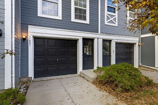 Photo - Beautiful Townhome in Aurora - Available Immediately!