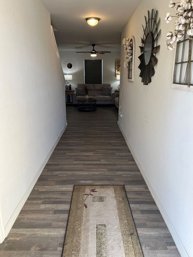 Foto del edificio - 3BR Fully Furnished Vacation Rental Utilit...