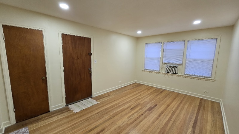 Photo - 2725 W Balmoral Ave (Chicago, IL)