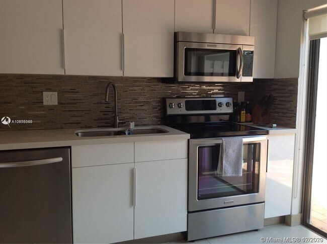 Building Photo - 460 Poinciana Island Dr