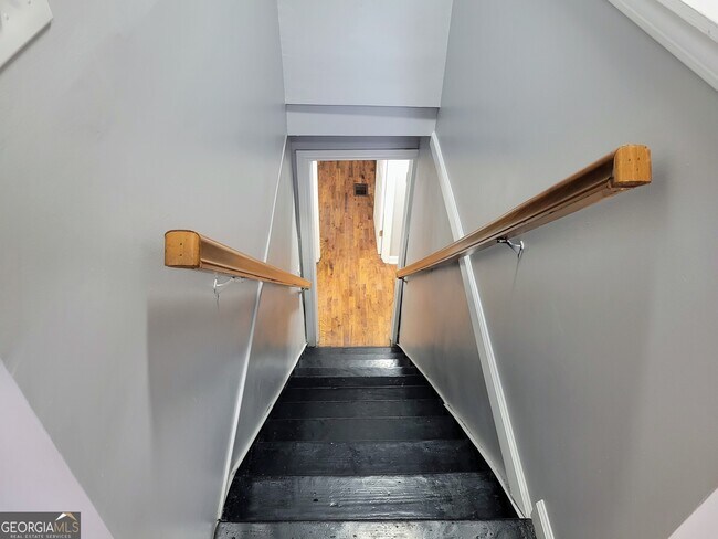 Foto del edificio - 1361 McClelland Ave