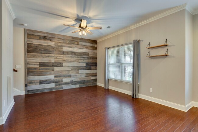 Foto del edificio - 525 Vintage Green Ln