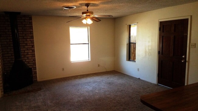 Foto del edificio - MILITARY ONLY.  2 Bdrm/2 Bath Apartment