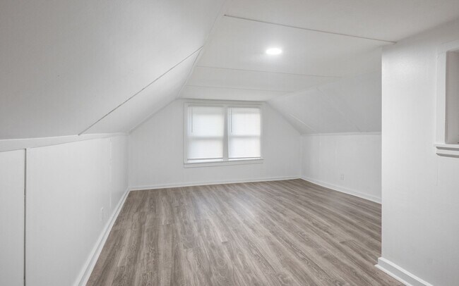 Foto del edificio - 16003 Grovewood Ave