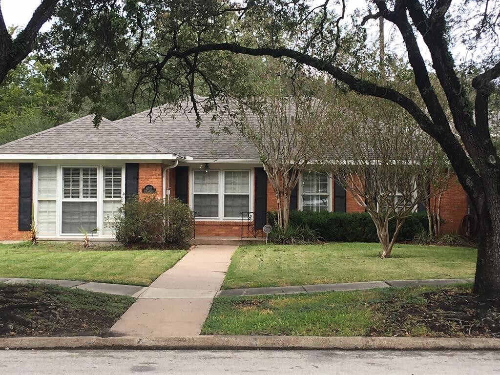 4702 Laurel St, Bellaire, TX 77401 House for Rent in Bellaire, TX