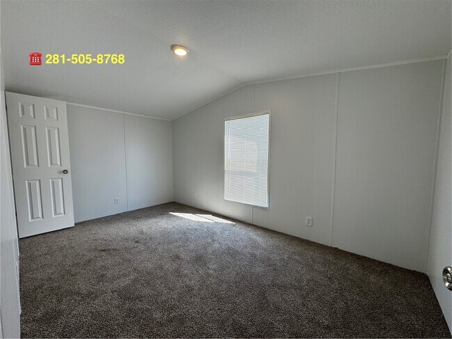 Foto del edificio - 16206 Wood Dr