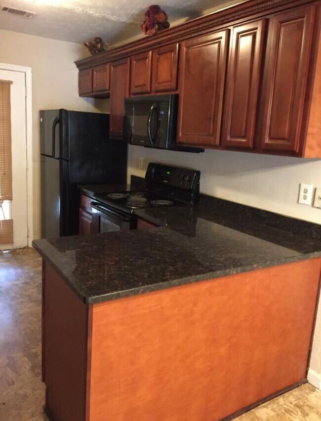 Kitchen Counter - 421 Charter Ct