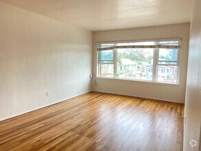 Building Photo - 1084 1/2 Lincoln Ave