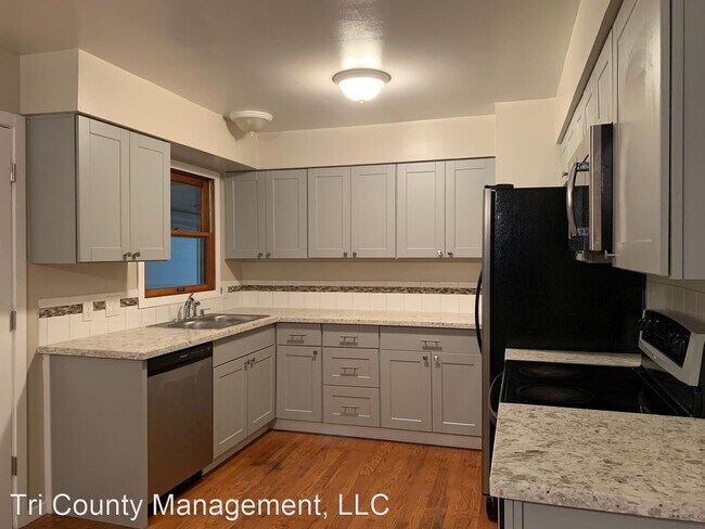 Building Photo - 5 br, 2 bath House - 12000 NE Morris St