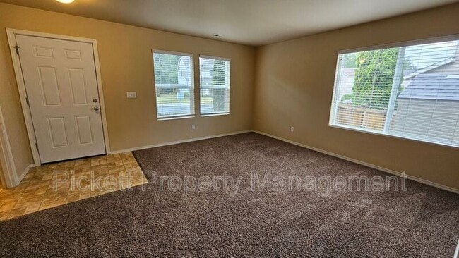 Building Photo - 2369 SW Siskin Cir